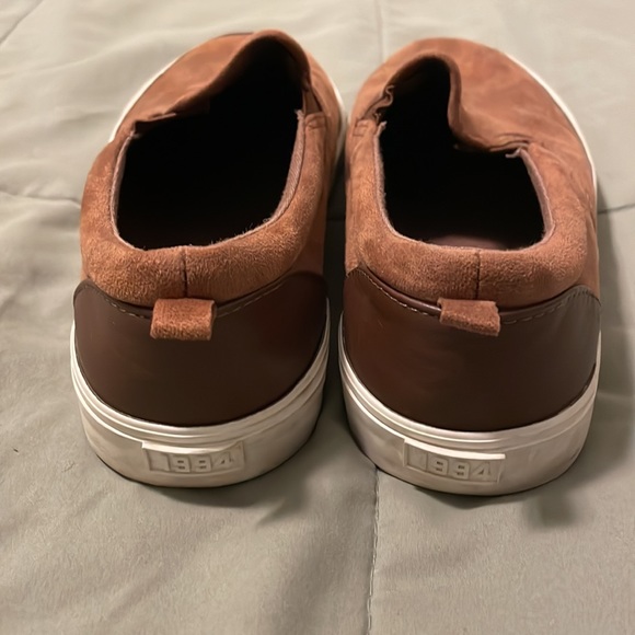 Old Navy slip-on boys faux-leather shoes size 6 *great condition* - Picture 2 of 8